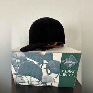 International Riding Helmet (Women’s) in Black Velvet